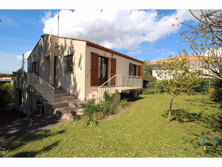 à 900 m de la plage de vallières  maison 3 chambres