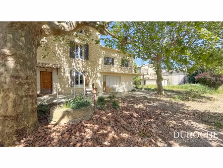 caderousse 5mn échangeur a7/a9 d'orange  30mn gare tgv avign