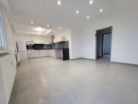t2 / 41m² / mairie des lilas (ligne 11)