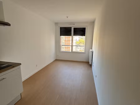 a louer t1 chateau de l'hers eau chaude et chauffage compris