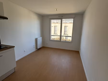 a louer t1 chateau de l'hers eau chaude et chauffage compris