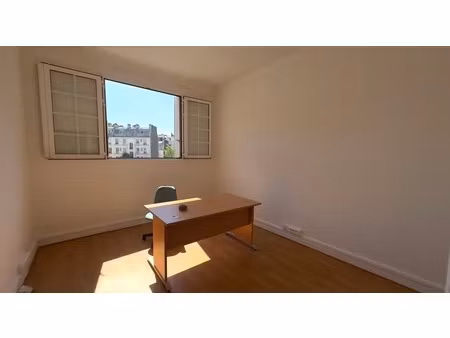 a louer bureaux avec balcon proche porte maillot