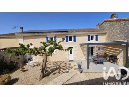 maison de village à champniers (16430)