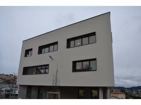 local lumineux de 30.52m2 à la maison de santé yssingeaux