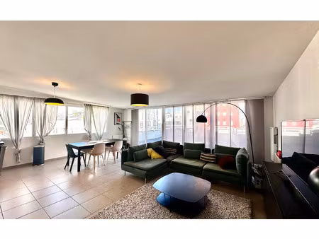 location appartement  76.5 m² t-3 à bordeaux  1 250 €