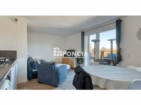 appartement proche de tout commerces et accès facile au pont