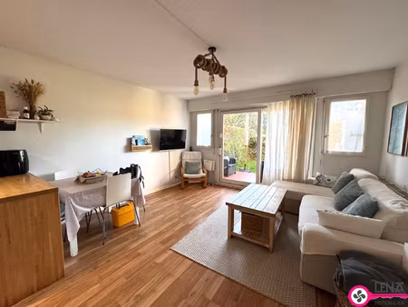 emplacement idéal  pour ce t3 face à la baie.