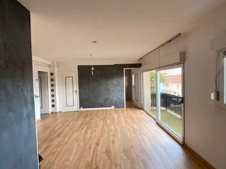 f2/3 traversant avec 2 balcons