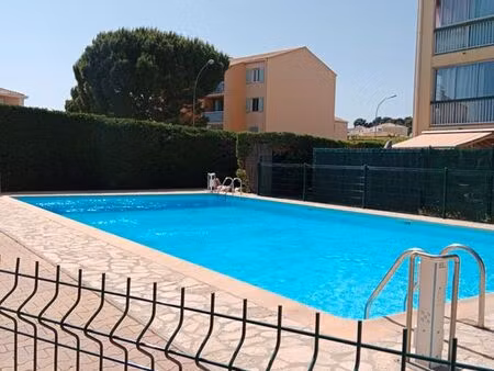 trés joli t2 tout équipé avec place de parking