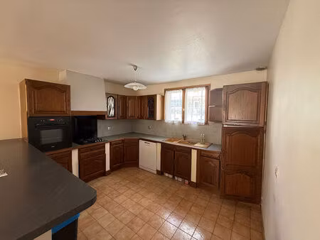 location maison 4 pièces  116.00m²  pomas