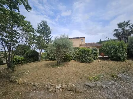 a vendre maison à saint séries sur un terrain de 1000 m²