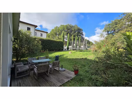 villa t4 non mitoyenne avec garage et jardin de 375 m2