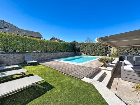 villa 6 pièces 160 m²