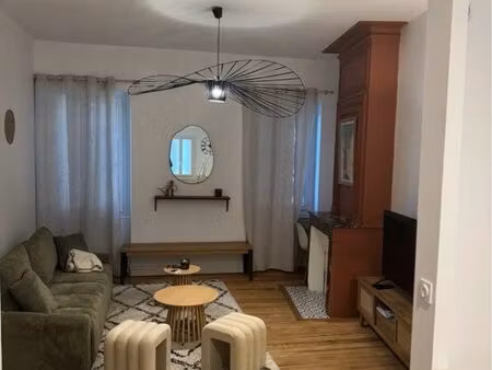 t3 meublé refait à neuf avec petite terrasse