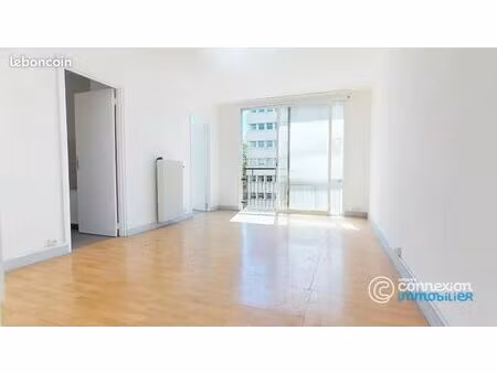 studio 1 pièce 31 m²