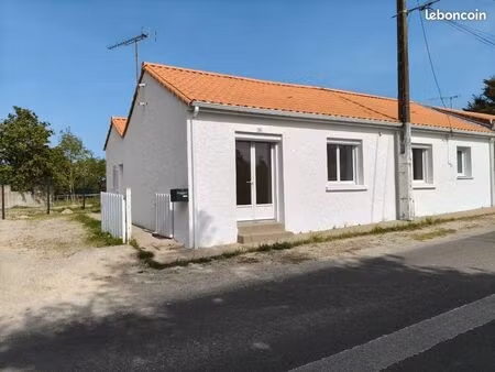 maison individuelle à louer à l’année – coëx-85220(dolbeau) 3p 67m2 700euros
