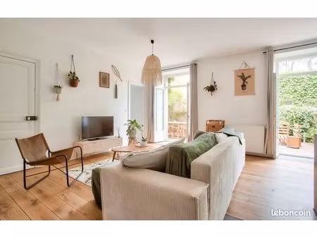 grand t2 de 52m2 meublé avec 36m2 extérieur