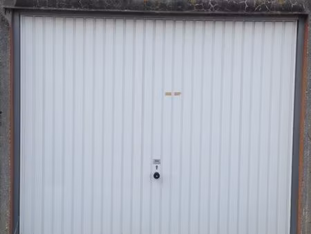 particulier loue box fermé à bouafle