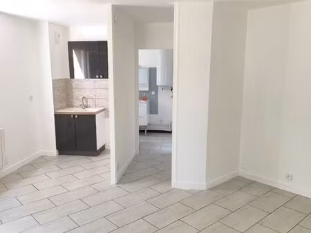 loue studio avec jardin privatif proche de la gare à étampes saint martin