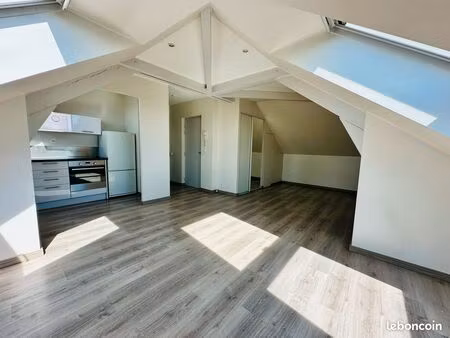 f2 très lumineux proche du centre-ville avec parking