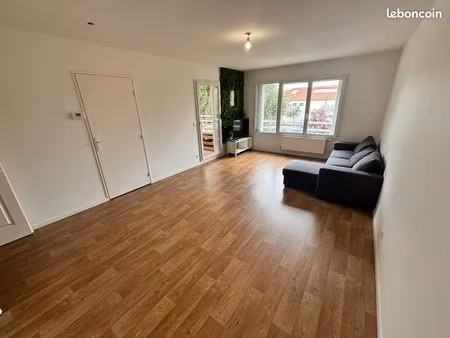 t4 meublé 87 m² – 3 chambres – balcon – parking – résidence sécurisée