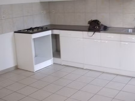 f2 centre ville avec garage