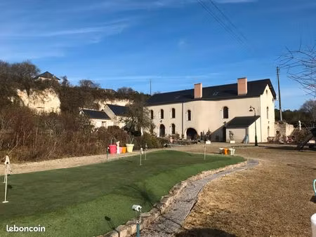bel espace de vie pour deux personnes  700 par mois (eau  électricité  chauffage compris)