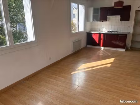 grand appartement terrasse t2 1er étage