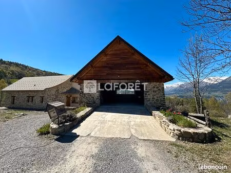 maison 6 pièces 256 m²