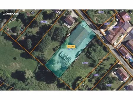 bâtiment 526 m² + terrain 2 560 m² – fort potentiel activité ou habitation – prix attracti