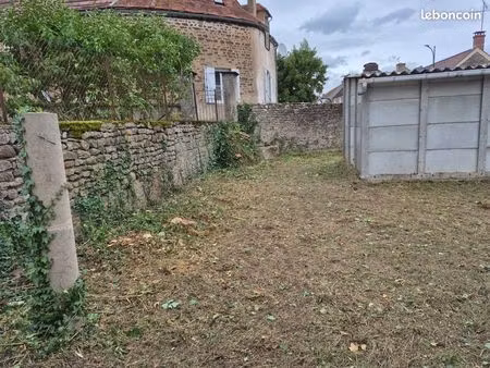 terrain constructible au centre du village de guillon terre plaine