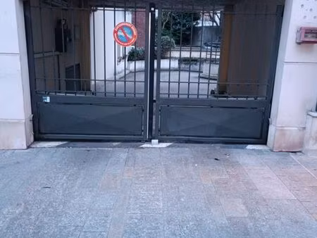 box fermé proche gare de clamart