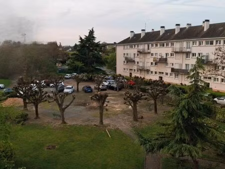 appartement 4 pièces  très lumineux  avec balcon et cave