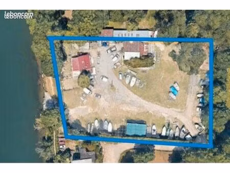 terrain avec maison et locaux