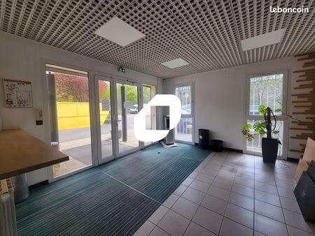 local d'activité 890 m²