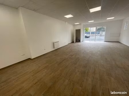 local commercial avec vitrine 80m2