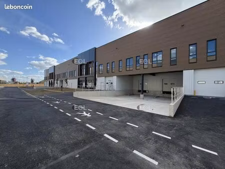 local d'activité 1 837 m²