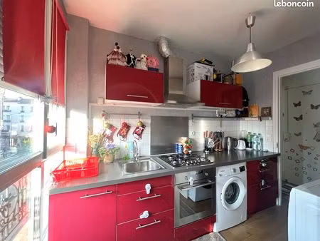 appartement 2 pièces 1 chambre  place de bourguignons