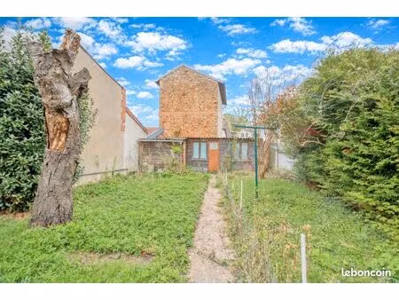 terrain 4 pièces 83 m²