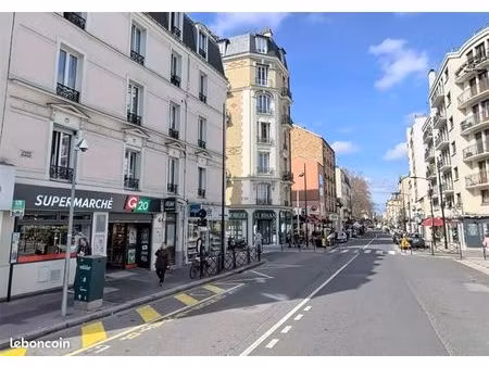 boutique 560 m² courbevoie