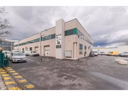 local bureaux 807 m²