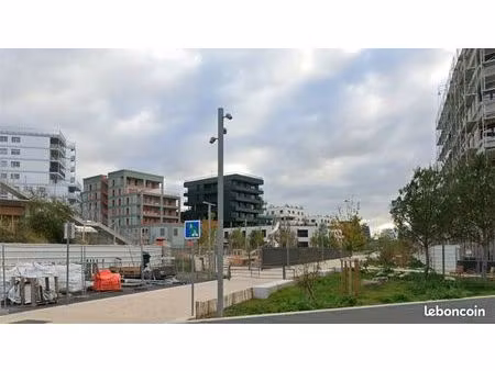 boutique 600 m² nanterre