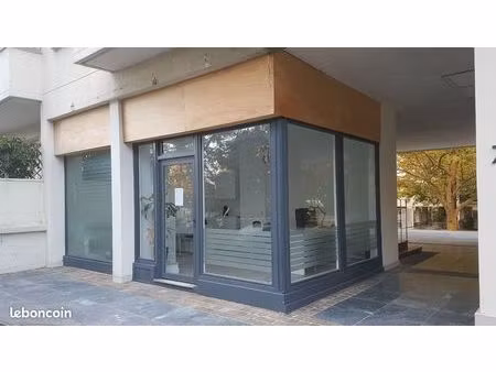 saint-cloud – parc de la bérengère – local professionnel en angle de 27 m²