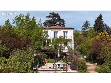 maison 9 pièces 229 m²