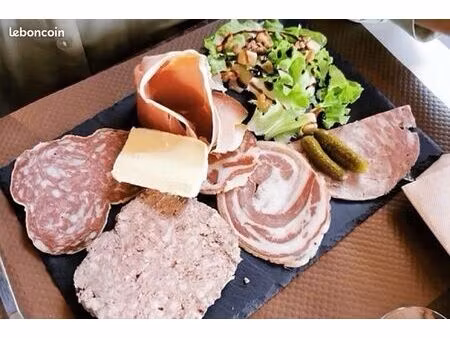 fond de commerce restaurant sur la montagne