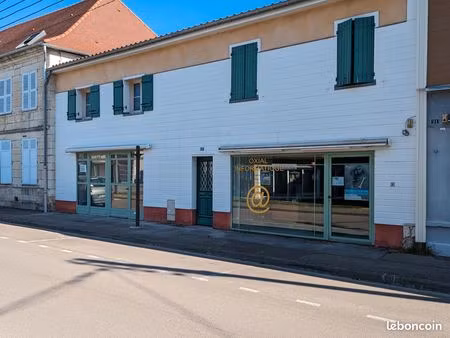 pas de porte commercial a louer