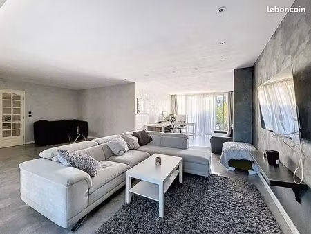 maison 7 pièces 220 m²