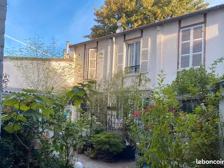 maison de ville 5 pièces 113m2 sur cour 32m2