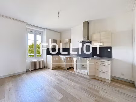 a louer : appartement 3 pièces à fougères - réf.2365cv