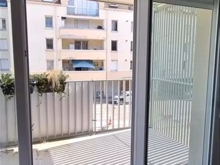 appartement - 1er étage - 42 96 m2 - 2 pièces - vide - balcon